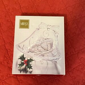 Mikasa Clear Crystal Bell with Holly Design